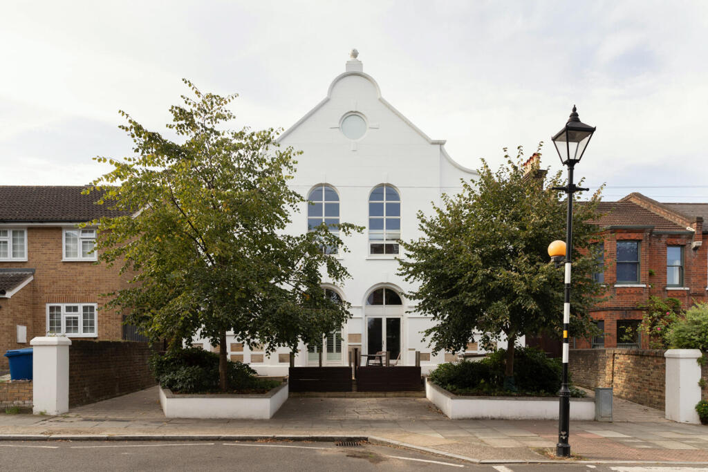 House in London - View 2