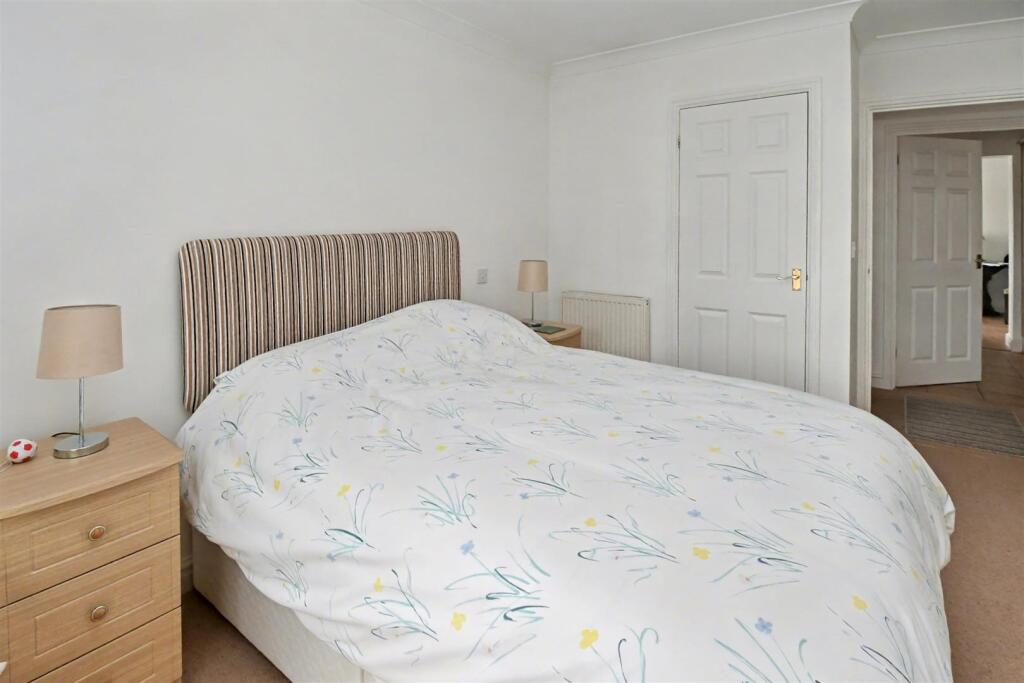 House in Warwick, Cubbington - More