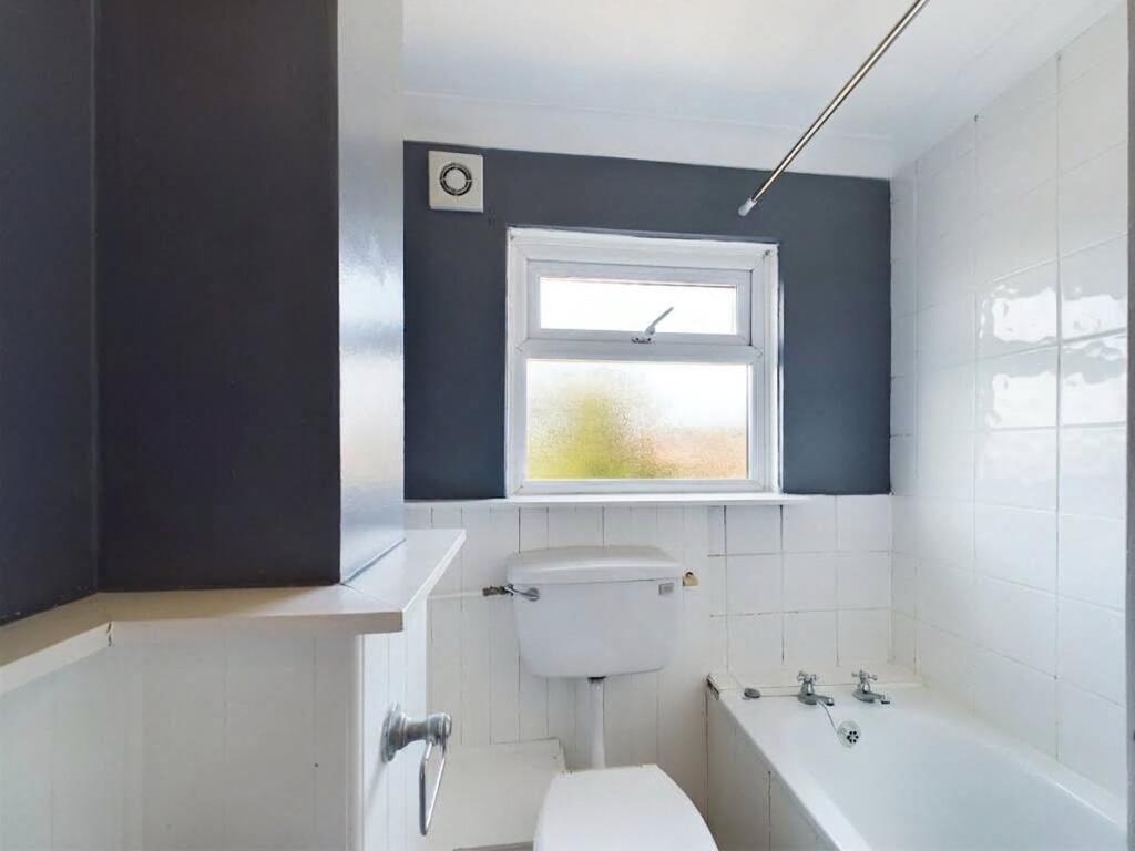 Apartment in Slough - View 3