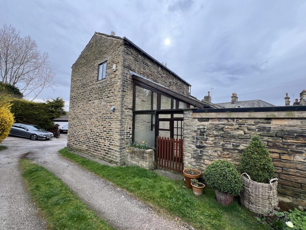 House in Bradford, West Yorkshire - View 2