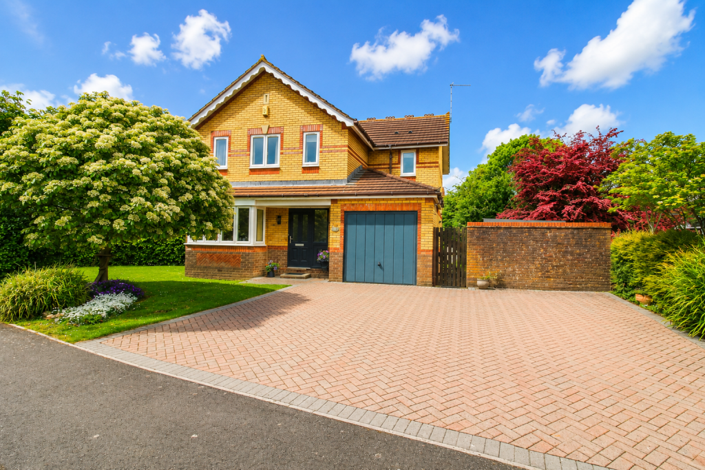 Main image of property: Heron Gardens, Portishead, Bristol, BS20 7BN
