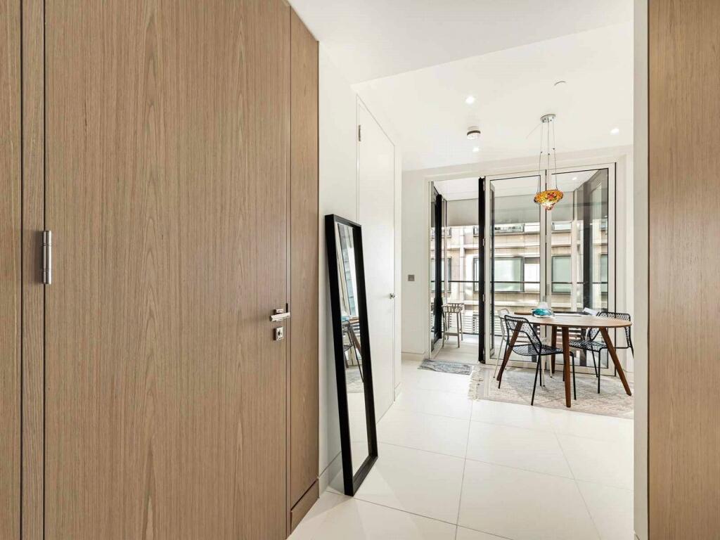 Apartment in London, City of London - View 4