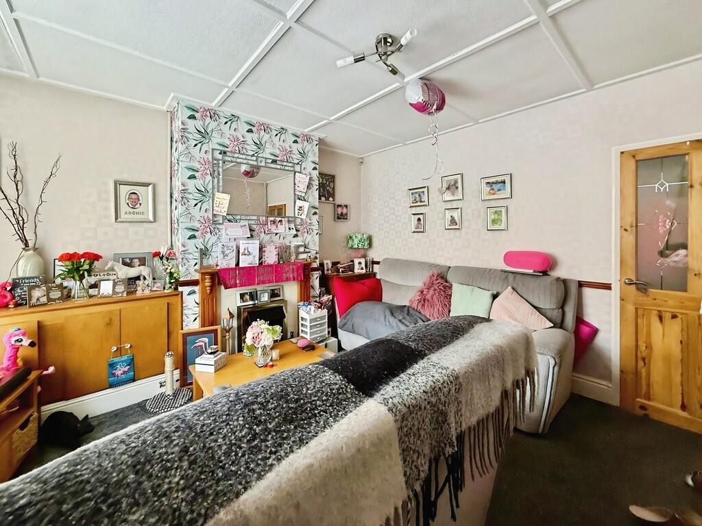 House in Mansfield, Nottinghamshire - View 3