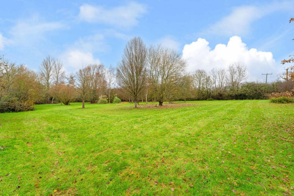 Bell Close Brackley Helmdon, Northamptonshire, NN13 5UH photo 3