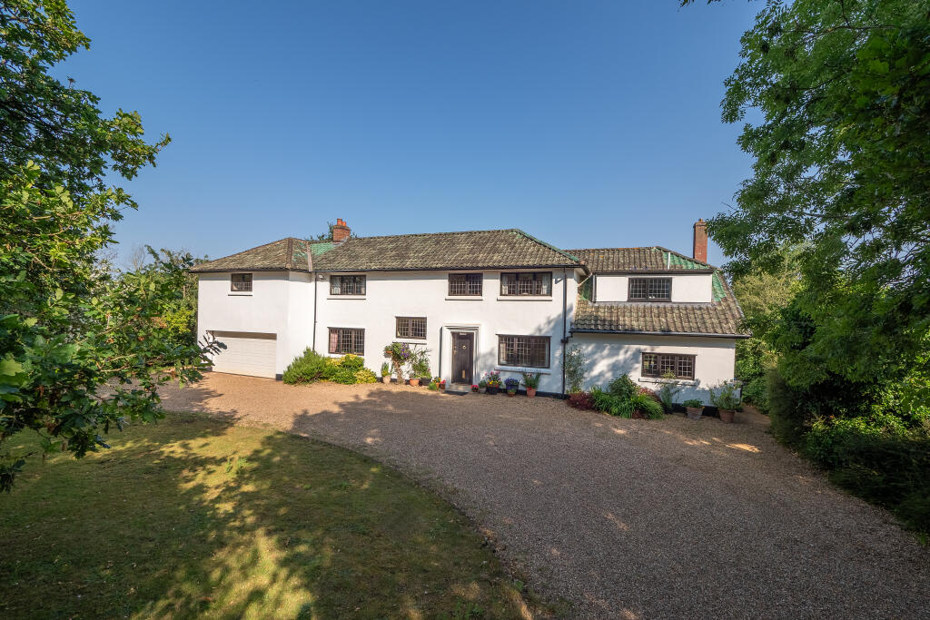 Main image of property: Tiddington Road, Stratford-Upon-Avon, CV37