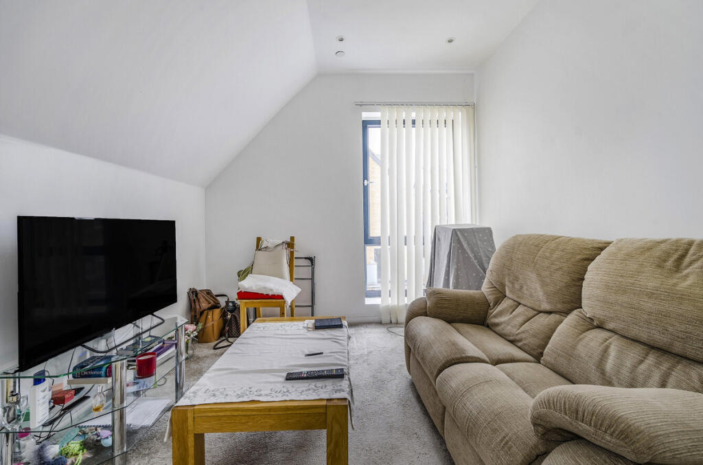 Main image of property: High Street, New Malden, KT3 4