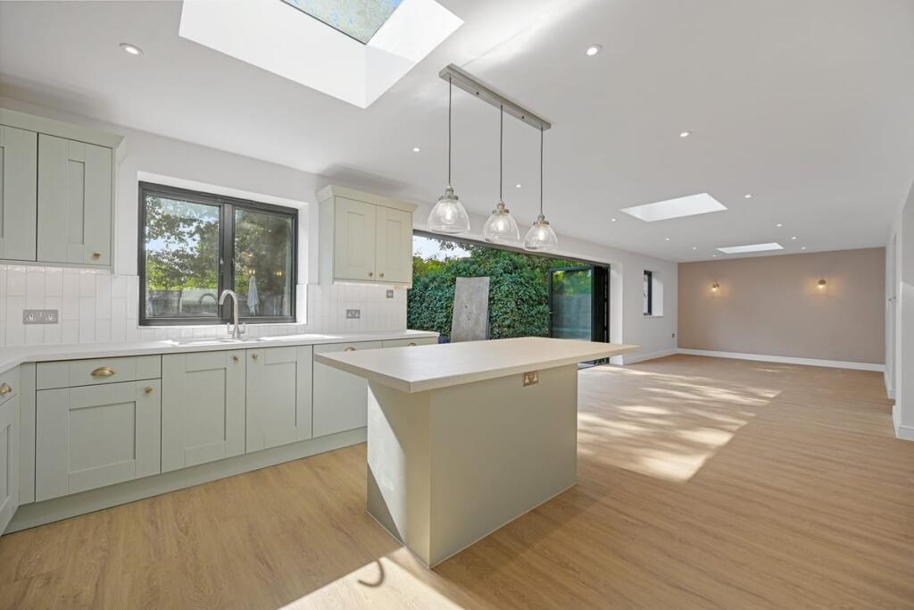 House in Surrey Heath, West End - View 5