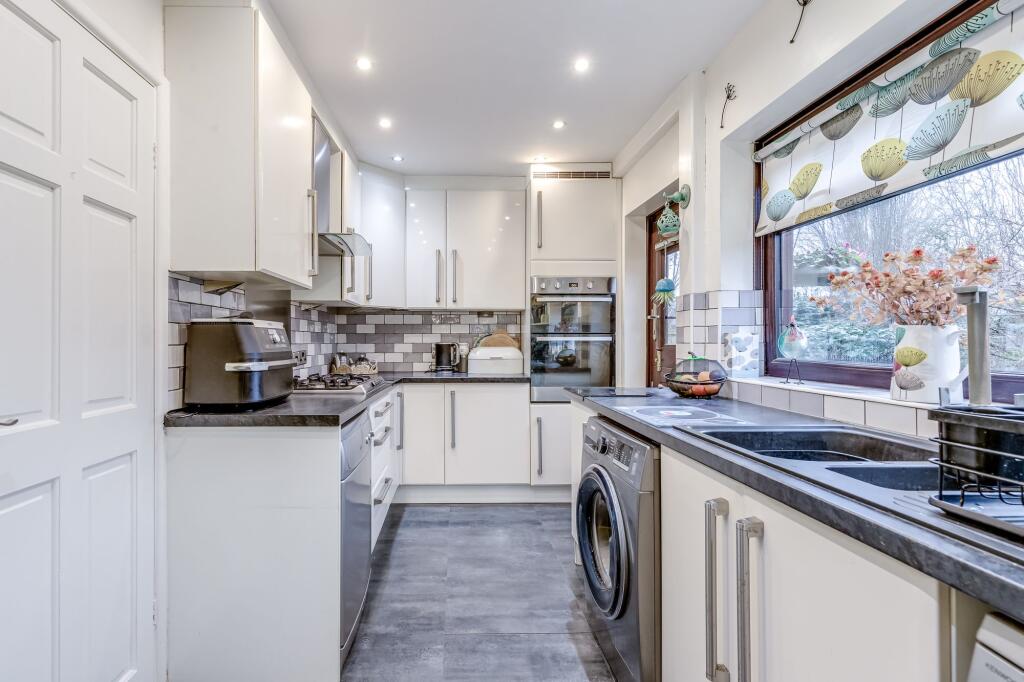 Hawes Crescent, Ashton-In-Makerfield, WN4 photo 3