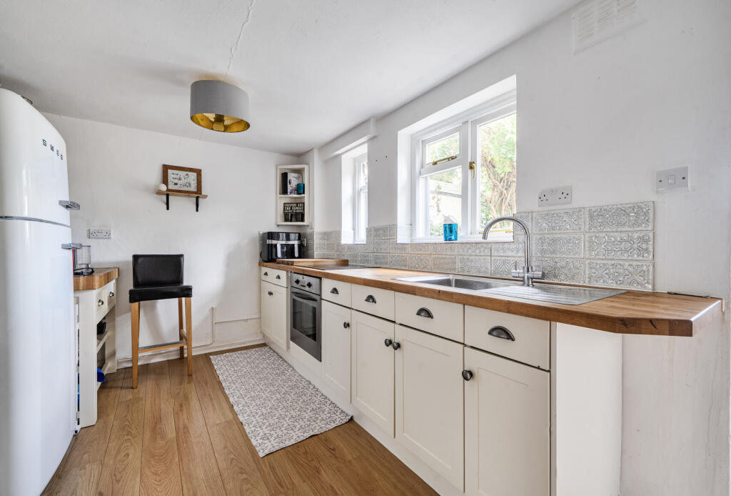 House in West Oxfordshire, Hanborough - More