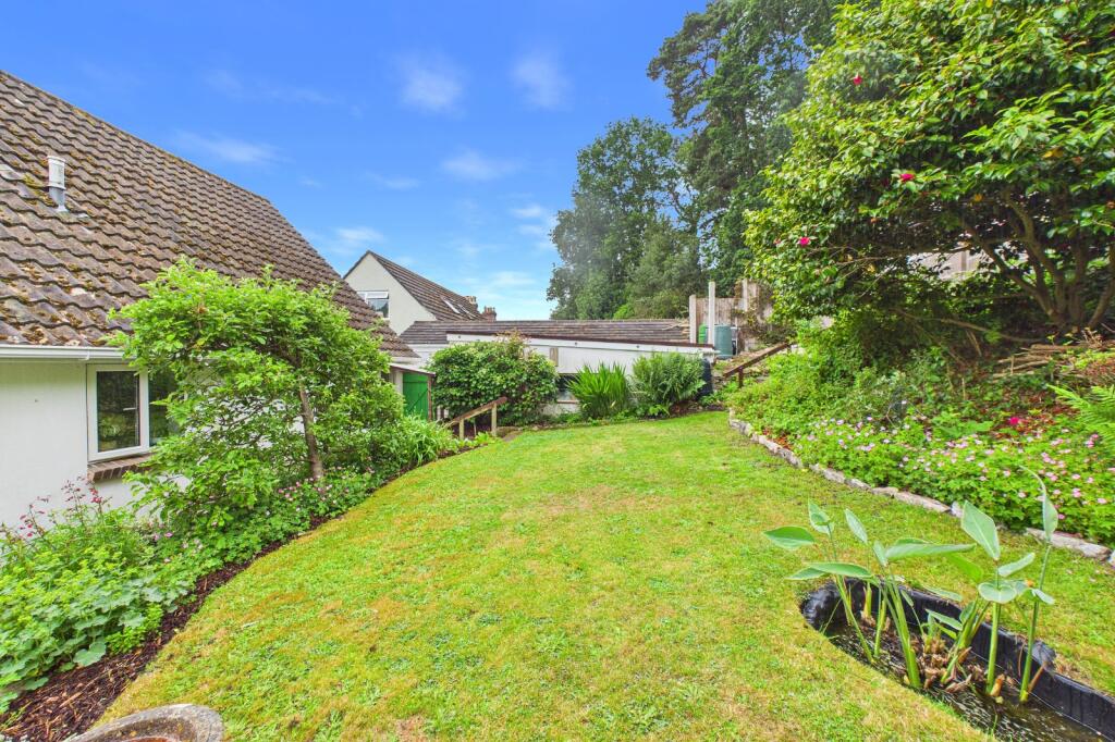 Charborough Road, Broadstone, Dorset, BH18 photo 4