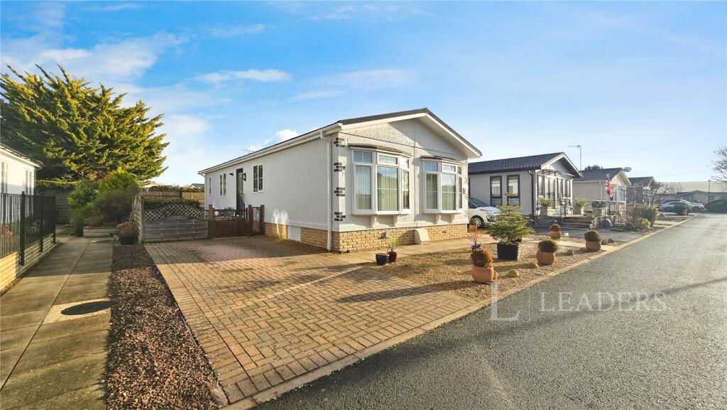 2-bed caravan on Aston Road, Broadway, Worcestershire, £250,000