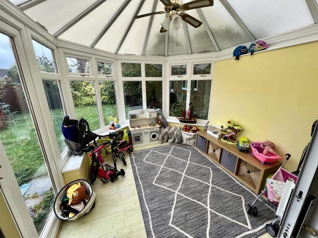 House in Thatcham, West Berkshire - More