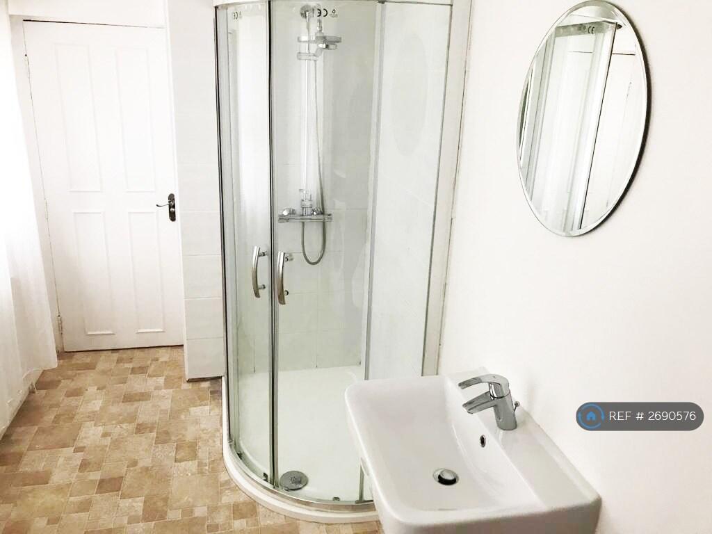 1 bedroom house share for rent