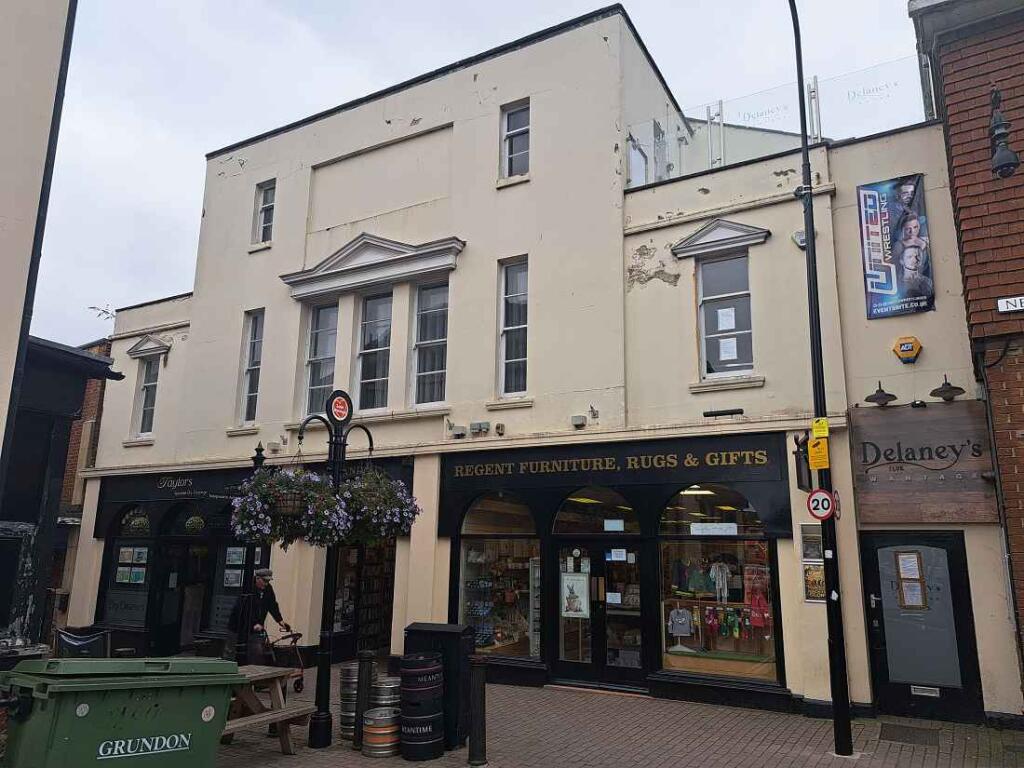 Main image of property: W-521862 - Delaneys, 8-9 The Regents Shopping Mall, Wantage OX12 8BU