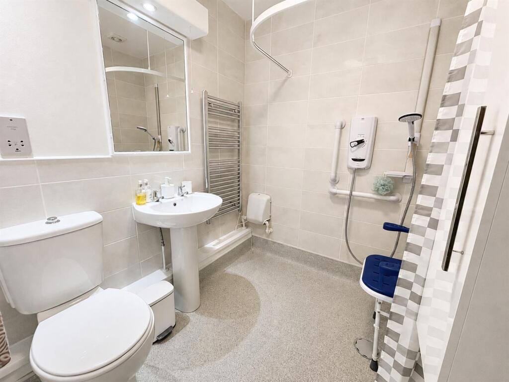 Apartment in Calderdale, West Yorkshire - View 5