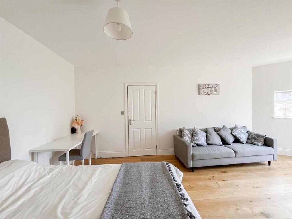 Apartment in Tonbridge - View 3