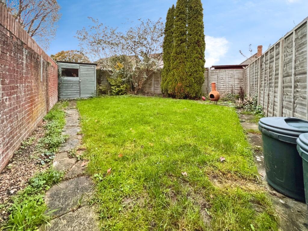 Rufus Gardens, Totton, Southampton photo 2