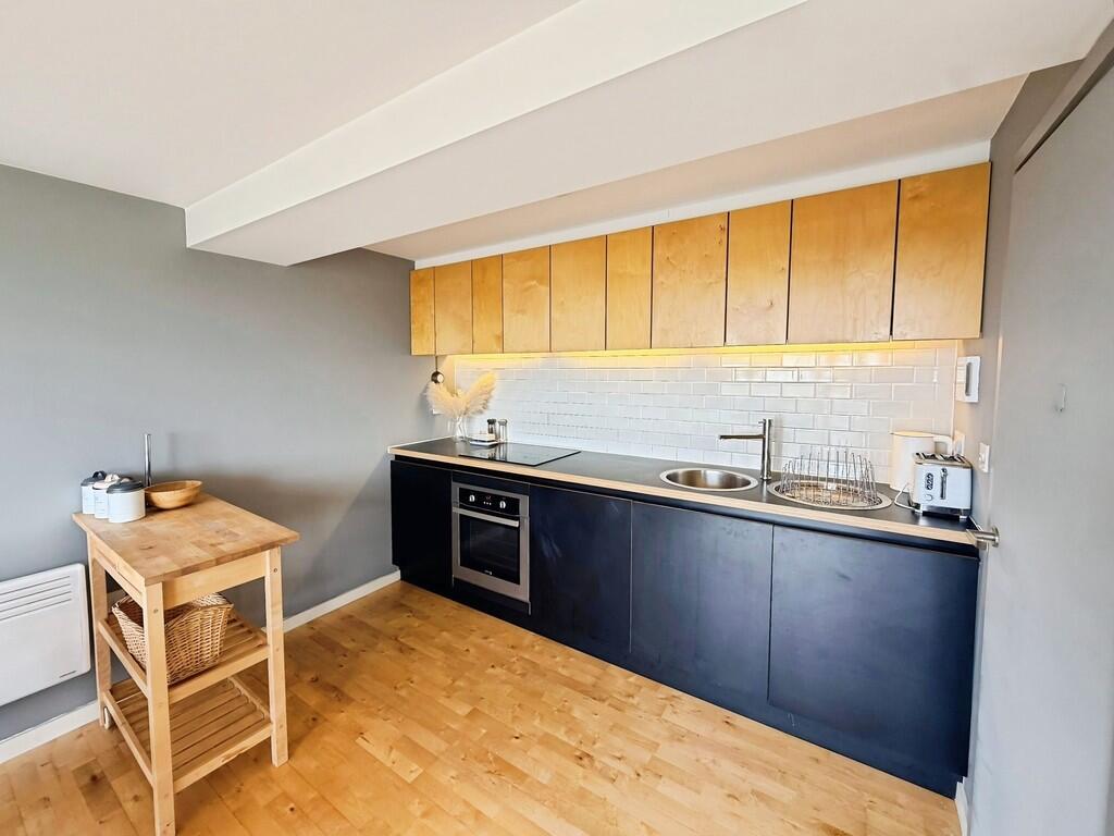 Saxton, The Avenue - View 6