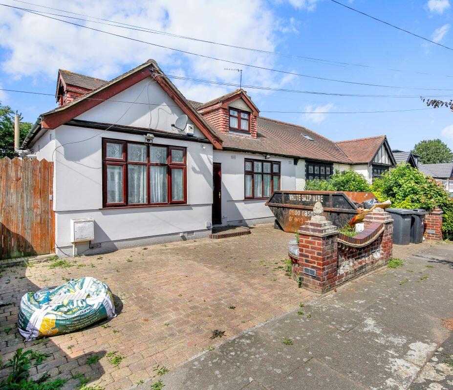 Main image of property: 419 Wanstead Park Road, Ilford, Essex, IG1 3TT