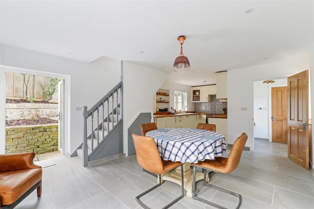 House in Gloucester - View 3