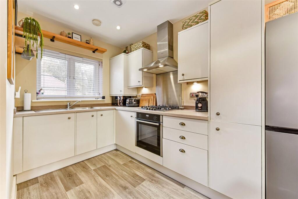 5, Maddoxwood, Chichester, West Sussex, PO19 photo 3