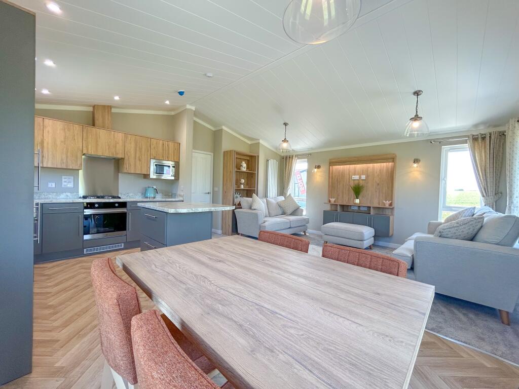Two Bed Omar Westfield, St Osyth Place, Cockett Wick Lane, St Osyth, Essex, CO16 8SE photo 3