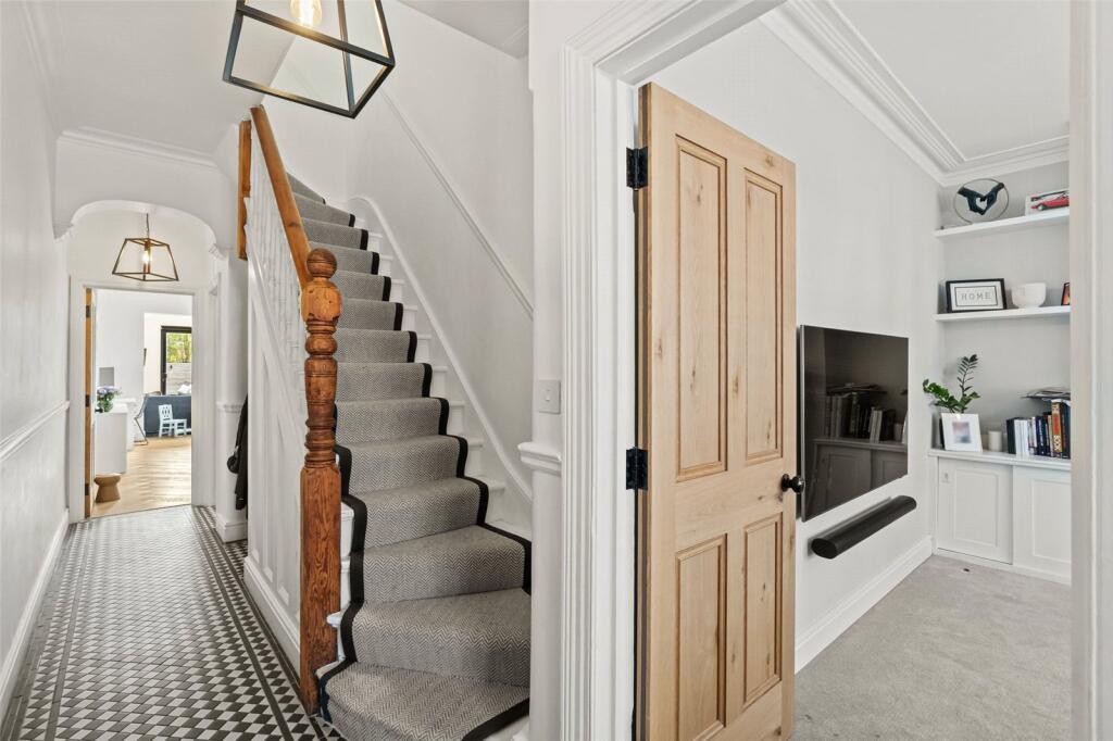 Claremont Road, Teddington, TW11 photo 3