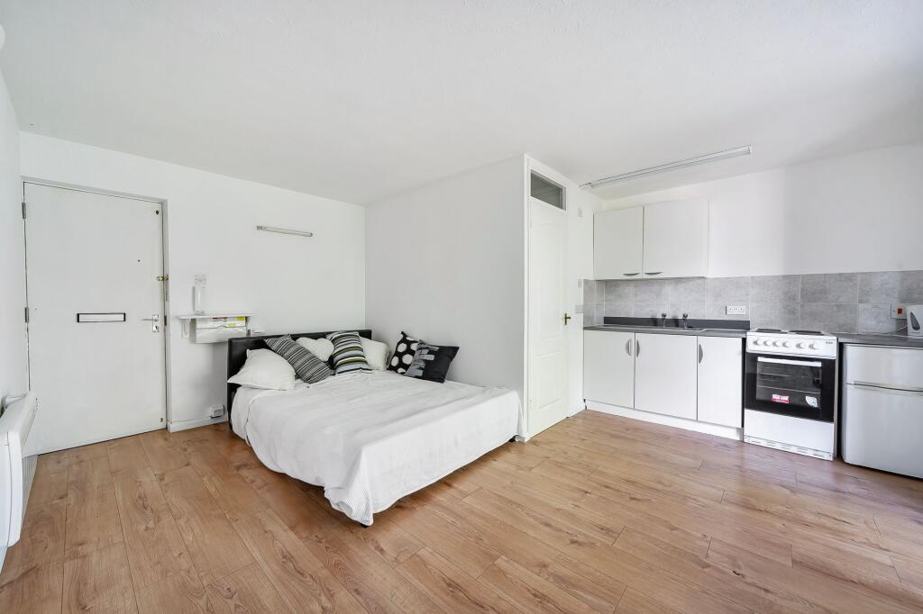 Apartment in Southampton - View 4