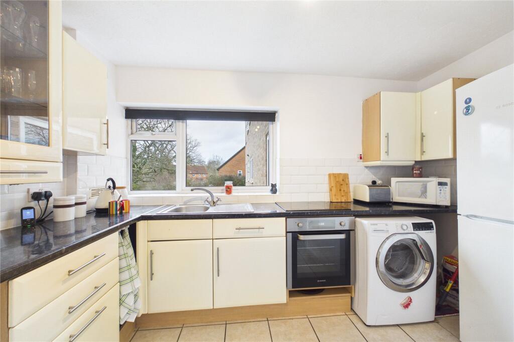 Tunworth Court, Tadley, Hampshire, RG26 photo 4