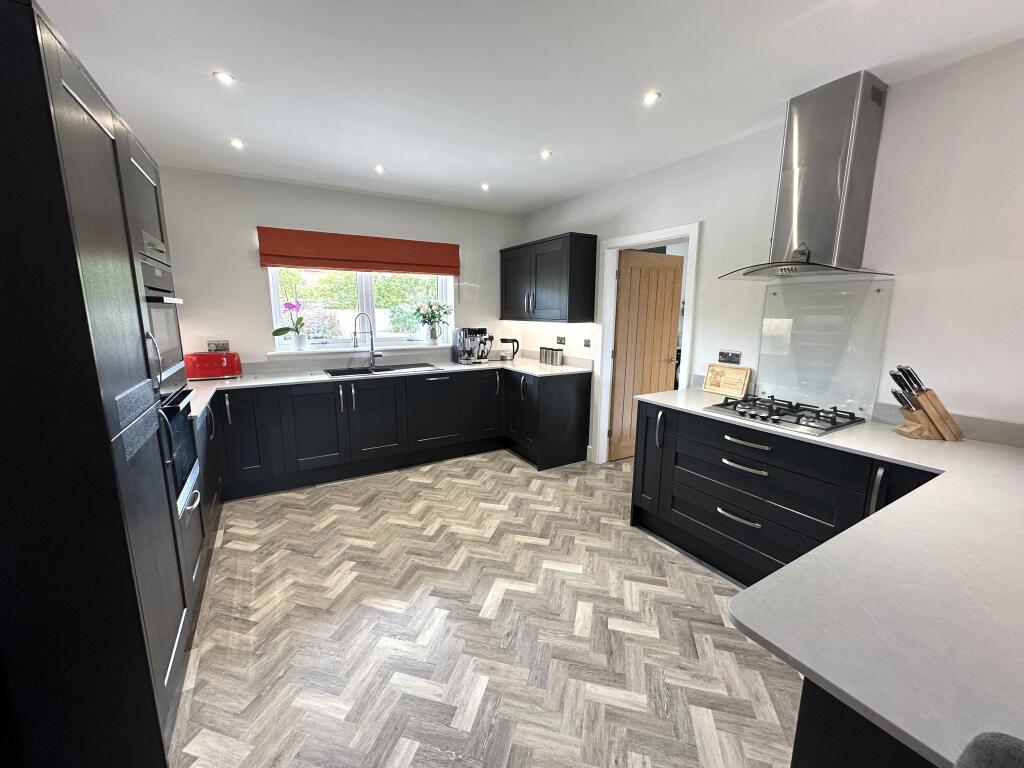 The Green, Waltham, Grimsby, DN37 0FH photo 2