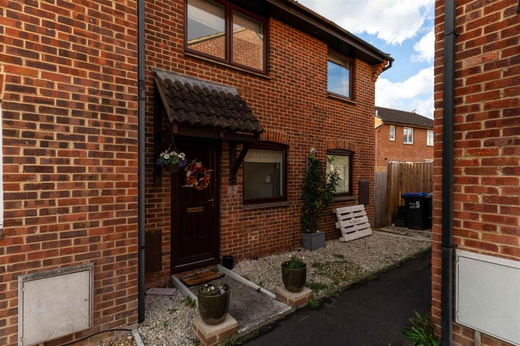 Main image of property: Lockeridge Close, Trowbridge