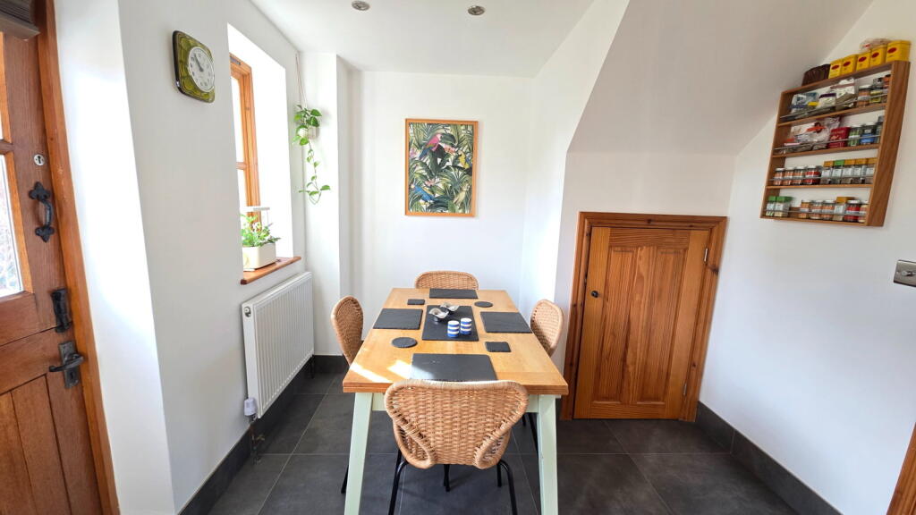 High Street, East Ilsley, Berkshire, RG20 7HZ - More