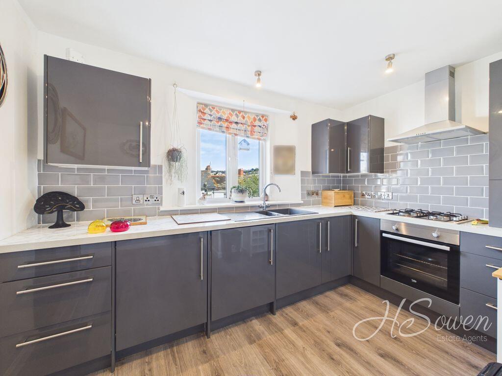 Apartment in Torquay, Torbay - View 4