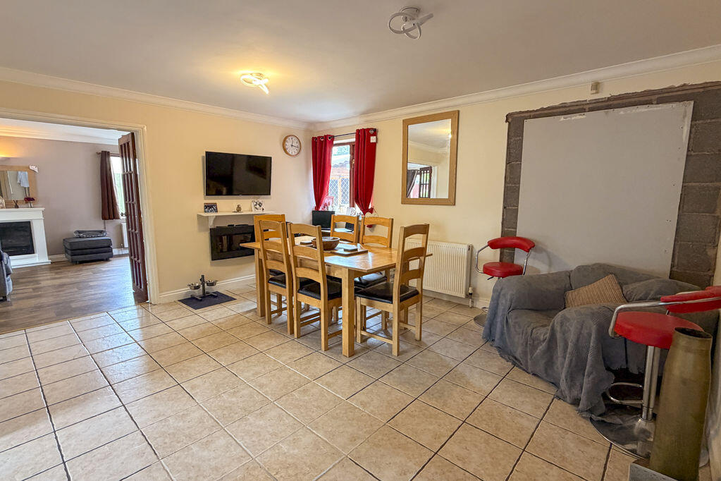House in Taunton - View 5