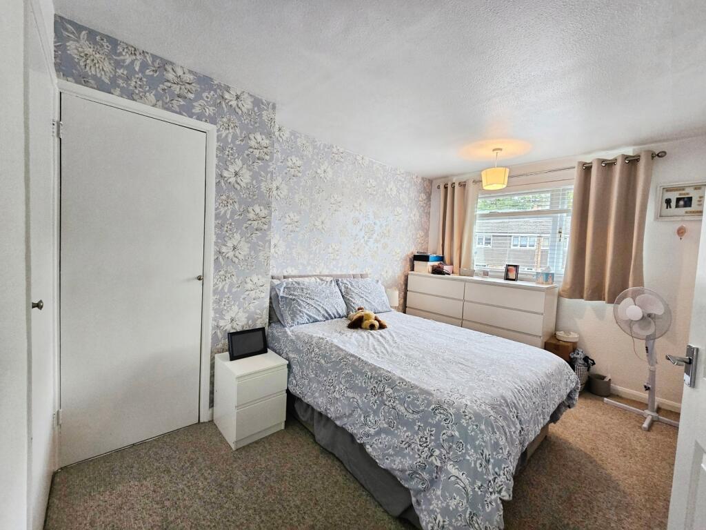 House in Surrey Heath, Surrey - View 5
