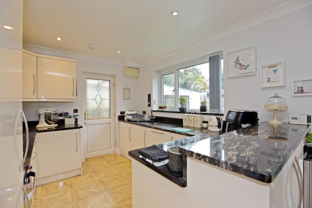 House in Beddau, Llantrisant - View 5
