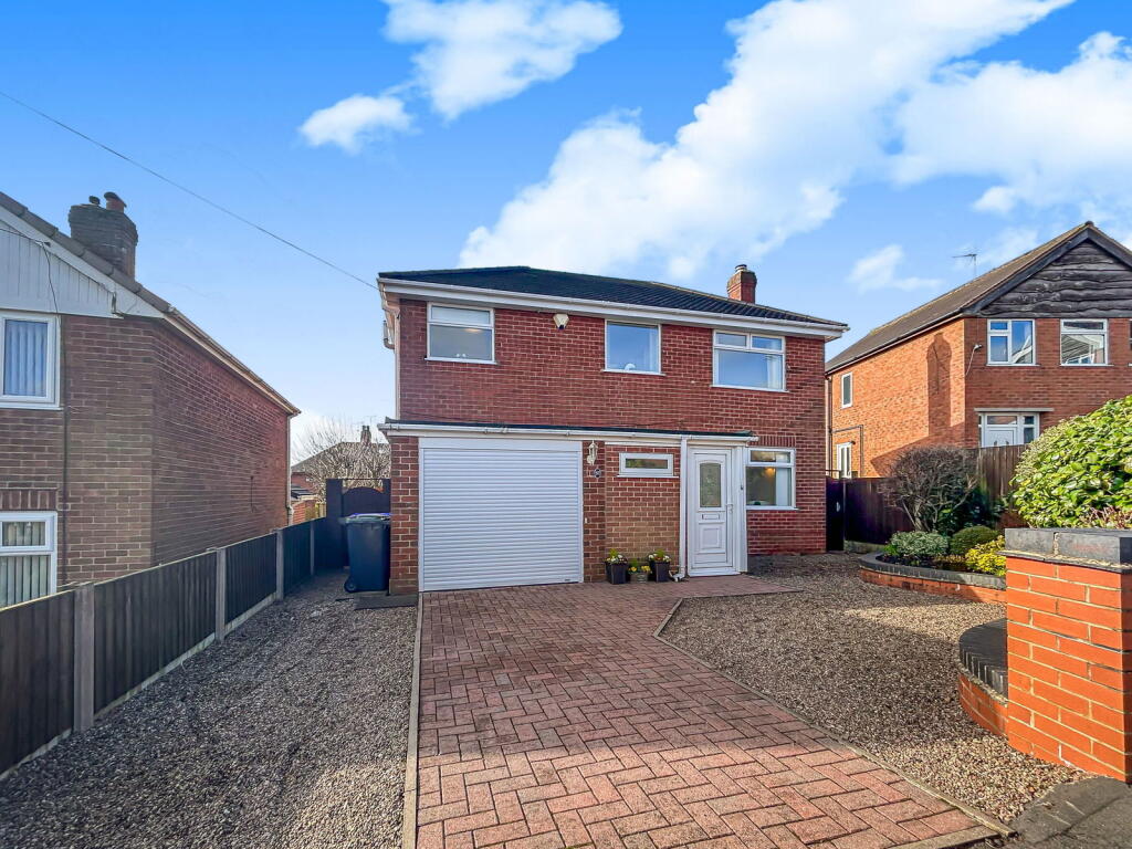 3-bed detached on Oswald Avenue, Weston Coyney, Stoke-on-Trent, £239,950