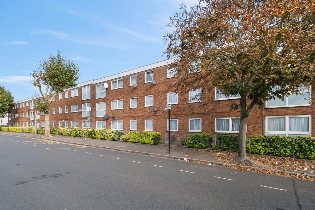 Apartment in London, East Ham - View 5