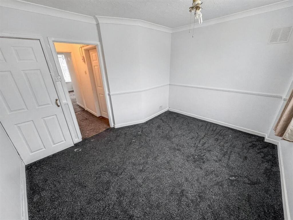 High Street, Canvey Island photo 3