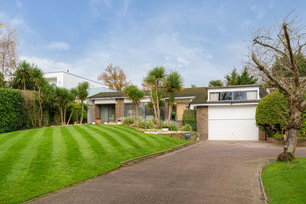 Main image of property: Barnet Road, Arkley, EN5