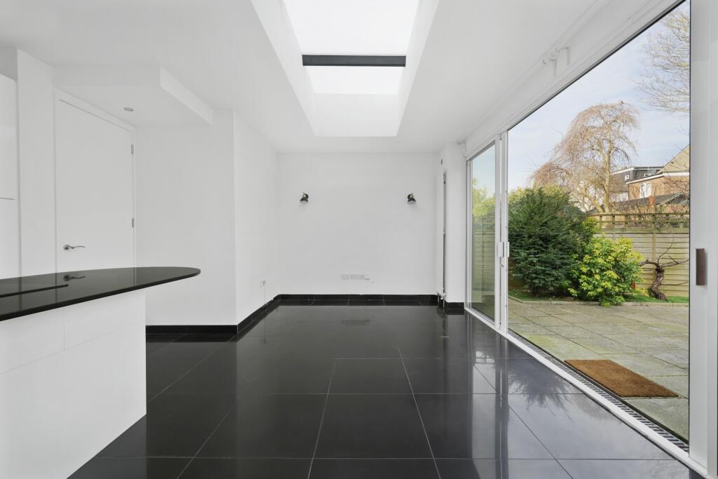 Apartment in London - View 2