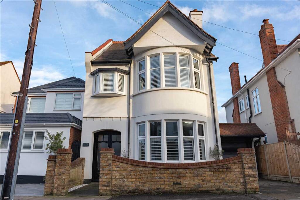 Main image of property: Westcliff on Sea * DETACHED HOME WITH SUMMERHOUSE *