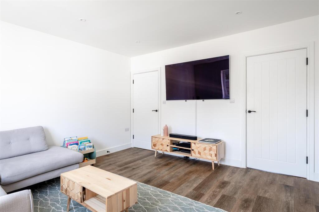 House in Redhill - View 5