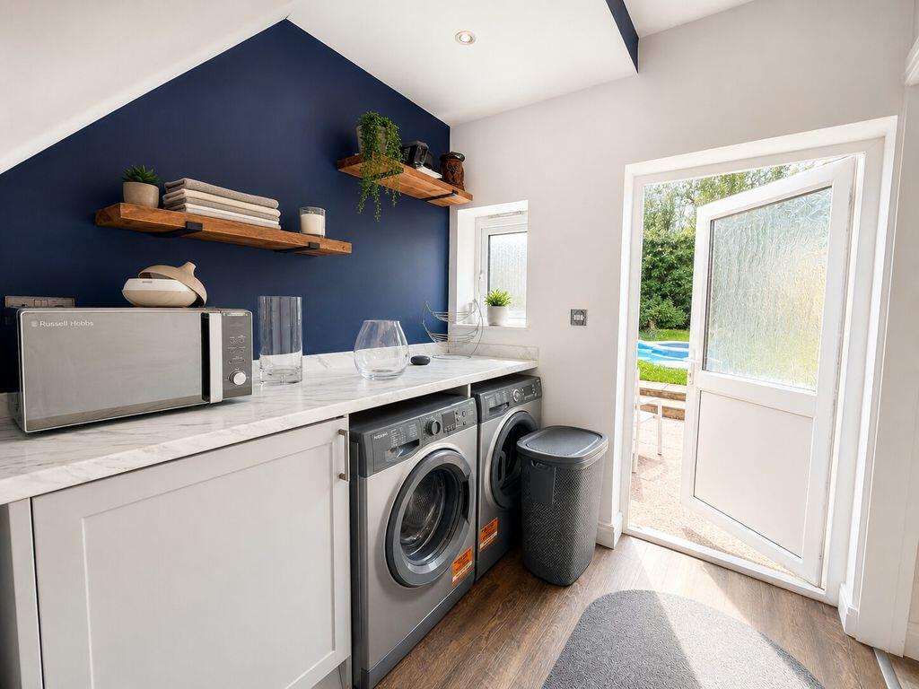 Hollyfield Crescent, Sutton Coldfield – další