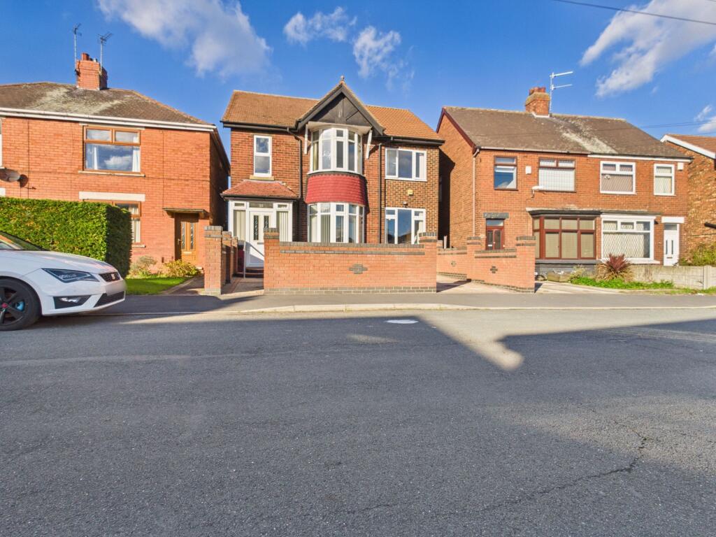 5-bed detached on Churchfield Road, Scunthorpe, DN16, £230,000