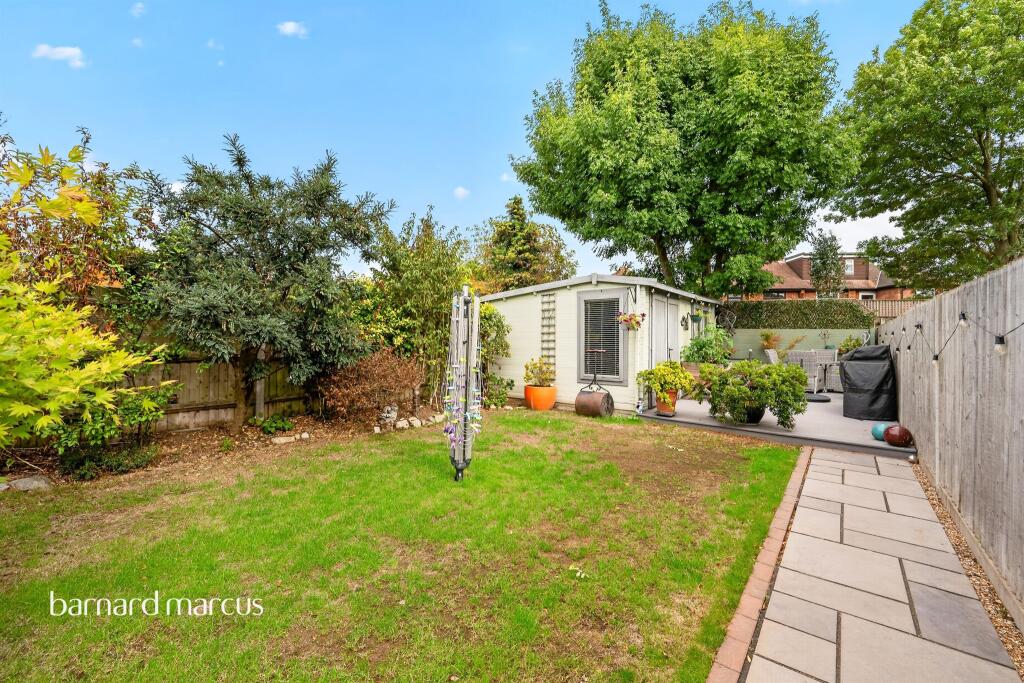 House in London, Royal Borough of Kingston upon Thames - More