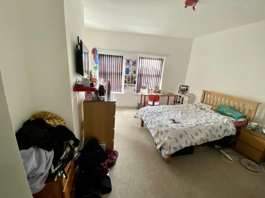 Apartment in Liverpool - More