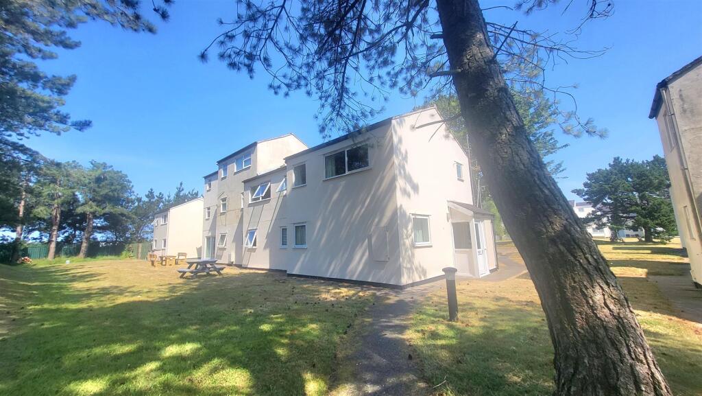 98 Glan Gors, Harlech photo 2