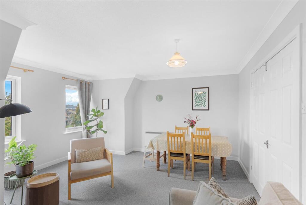 Apartment in Kettering, North Northamptonshire - More