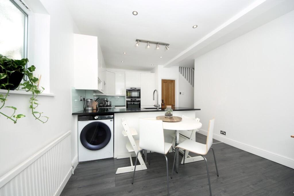 Spooners Mews, W3 photo 4